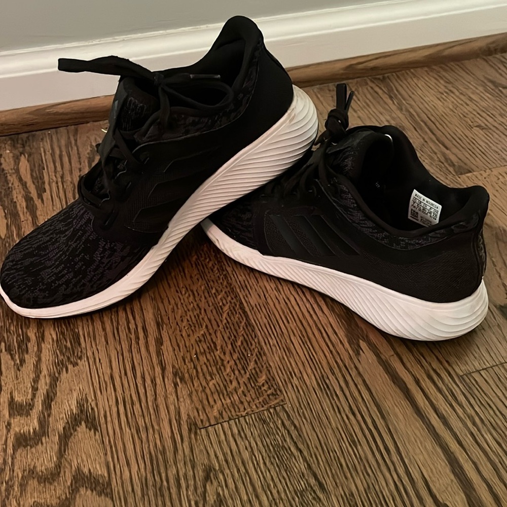Adidas Bounce women’s sneaker size 7